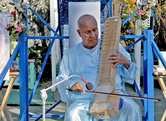 esraj-sri-chinmoy.jpg